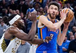 切特·霍(huò)姆格伦确定出战雷霆对阵老鹰的(de)比賽(sài)