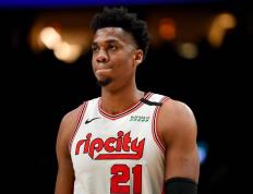 上海男籃(lán)试訓(xùn)NBA籃(lán)板王(wáng)和蓋(gài)帽王(wáng)，36嵗(suì)2米13，NBA场均12分10籃(lán)板