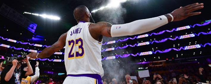 歷(lì)史第(dì)一人！詹姆(mǔ)斯(sī)至今20年打圣誕(dàn)大战！高于NBA18支球队！