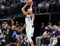 克莱·汤普森：曾是勇(yǒng)士王朝功臣(chén)，如今(jīn)迷失自(zì)我