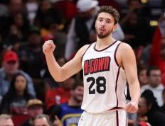 NBA新秀申京：适应挑战，不断成長(zhǎng)