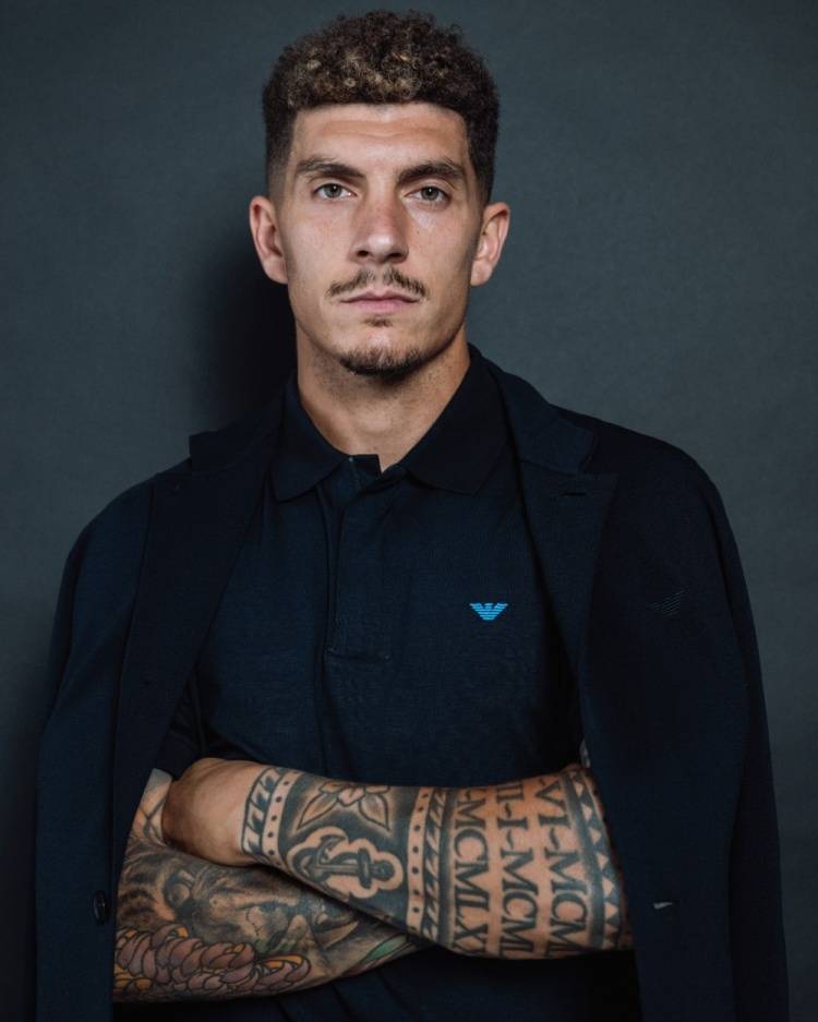 官方：阿玛尼成为那不勒斯正装合作伙伴(bàn)