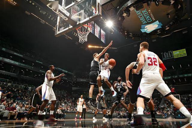 NBA揭幕战！独行侠VS马刺——球(qiú)迷(mí)视角的热血狂(kuáng)潮