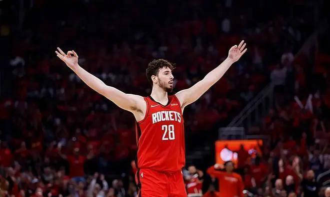 NBA新秀申京：适应挑战，不断成長(zhǎng)