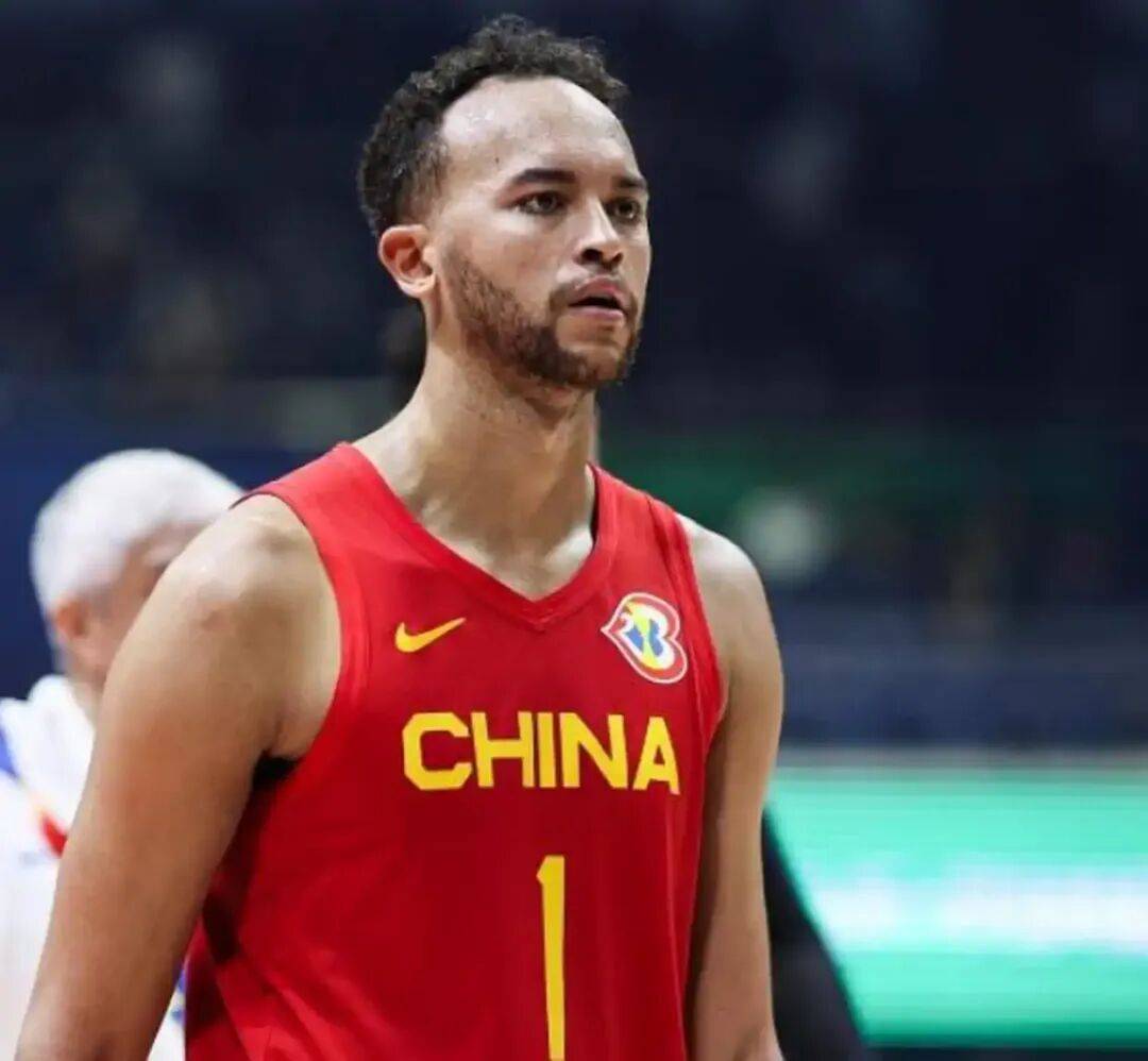 中国男篮历史首位归化球员，NBA官網(wǎng)显示李凯尔国籍(jí)已(yǐ)改爲(wèi)美国籍(jí)
